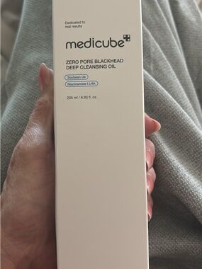 Medicube Zero Pore Blackhead Deep Cleansing Oil – White